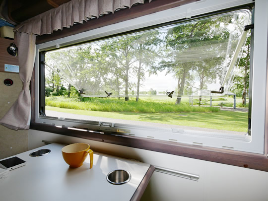 リビングには大きな窓