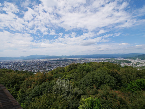 青龍殿から京都を一望