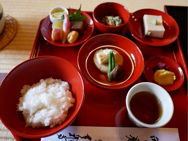 見た目も美しい精進料理