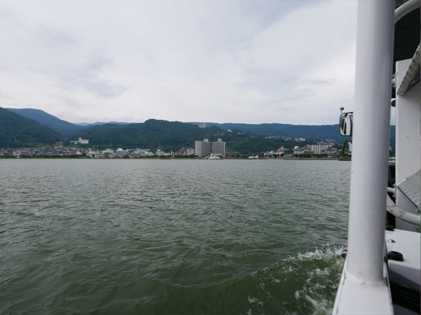 船上からみた諏訪湖