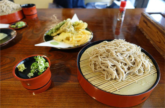 山の中にあるお蕎麦屋さんは期待を裏切りません!