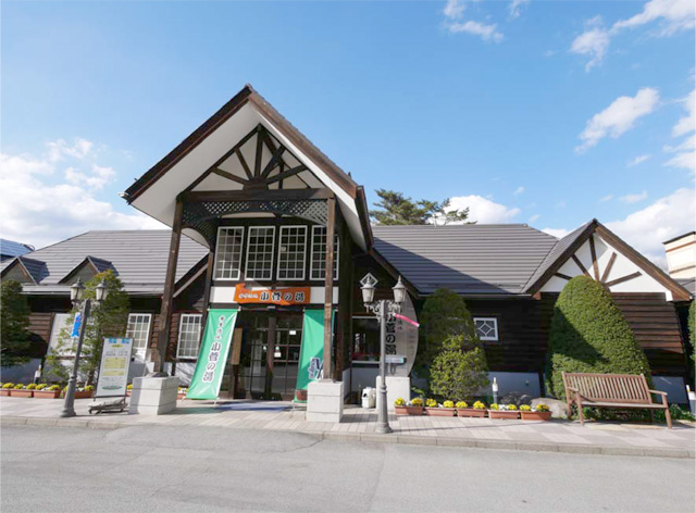 道の駅にクルマを停めて行ける小菅の湯